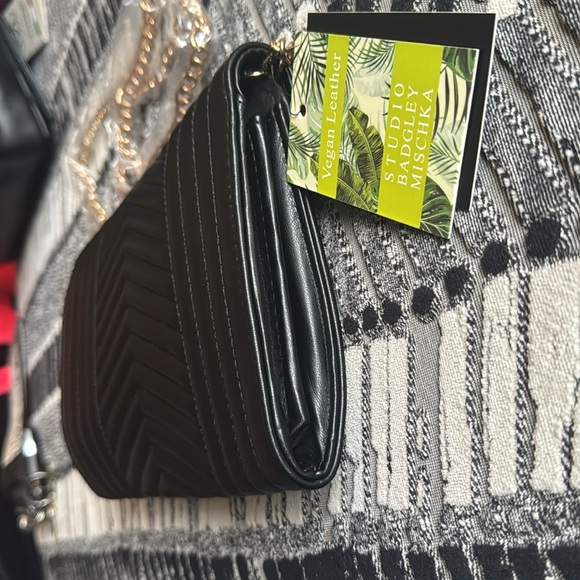 Badgley Mischka Black vegan leather Chevron Quilted Crossbody NWT DEADSTOCK - Picture 7 of 11